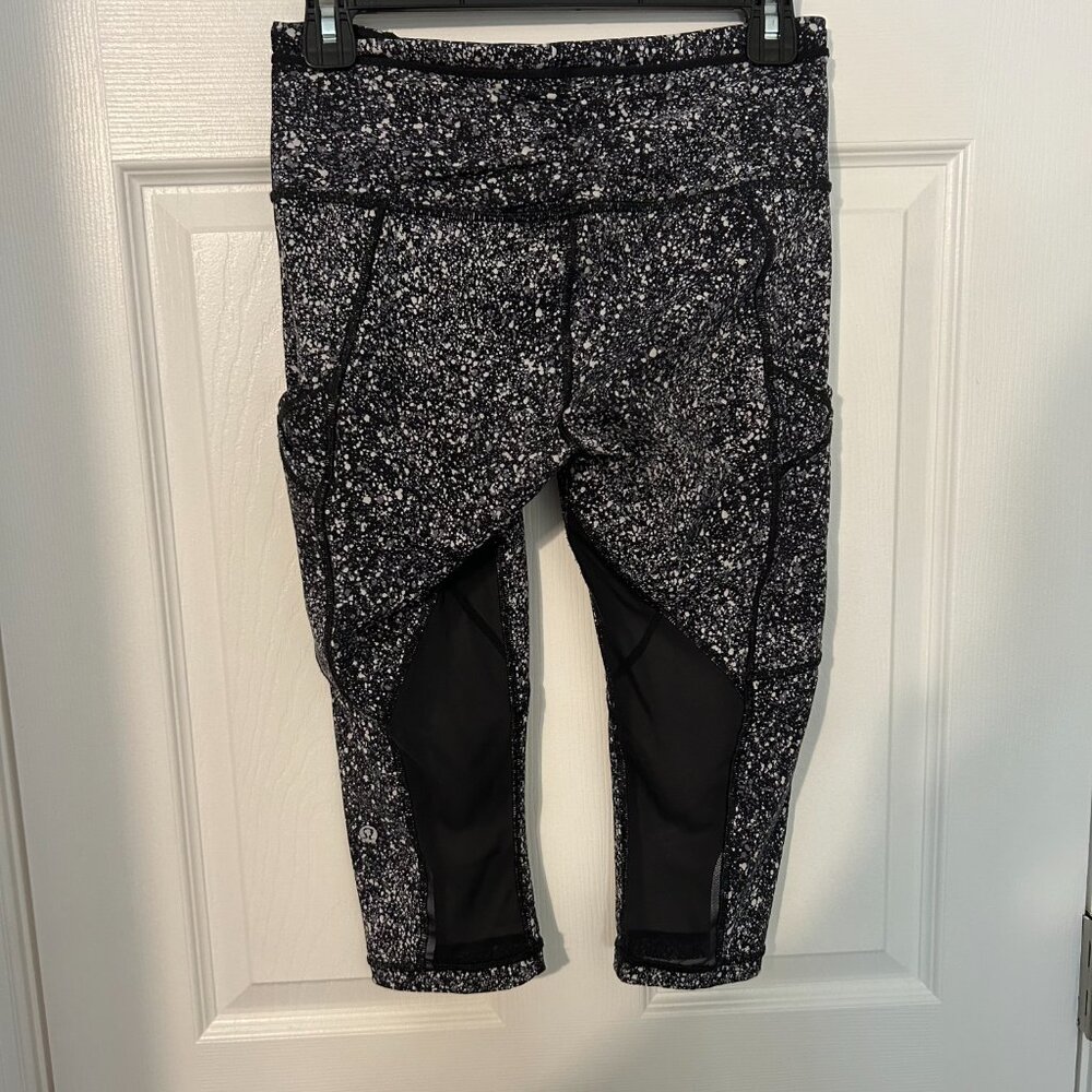 Lululemon Outrun 17" Crop Tights, Speckled B&W 6 *flaw - Picture 4 of 8